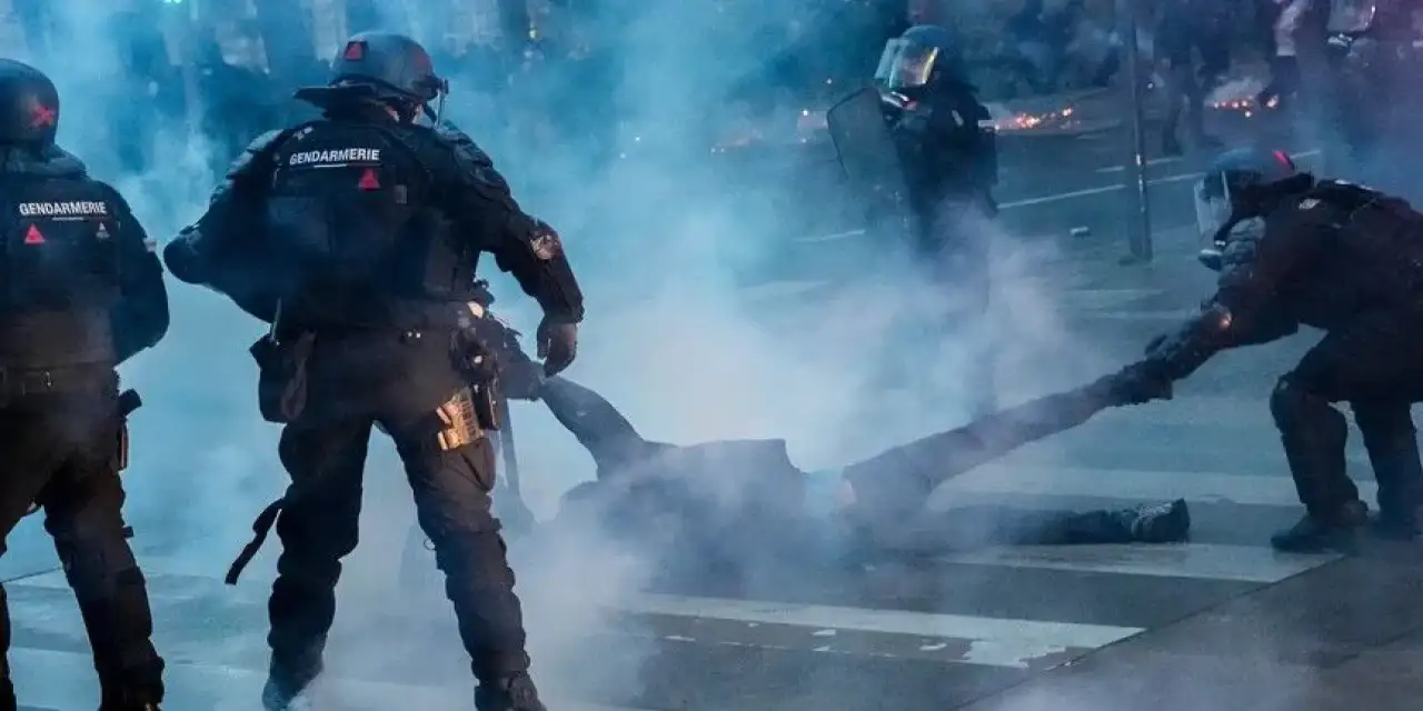 Fransa'da polisin çocukların bulunduğu noktaya gaz bombası fırlatması hakkında soruşturma
