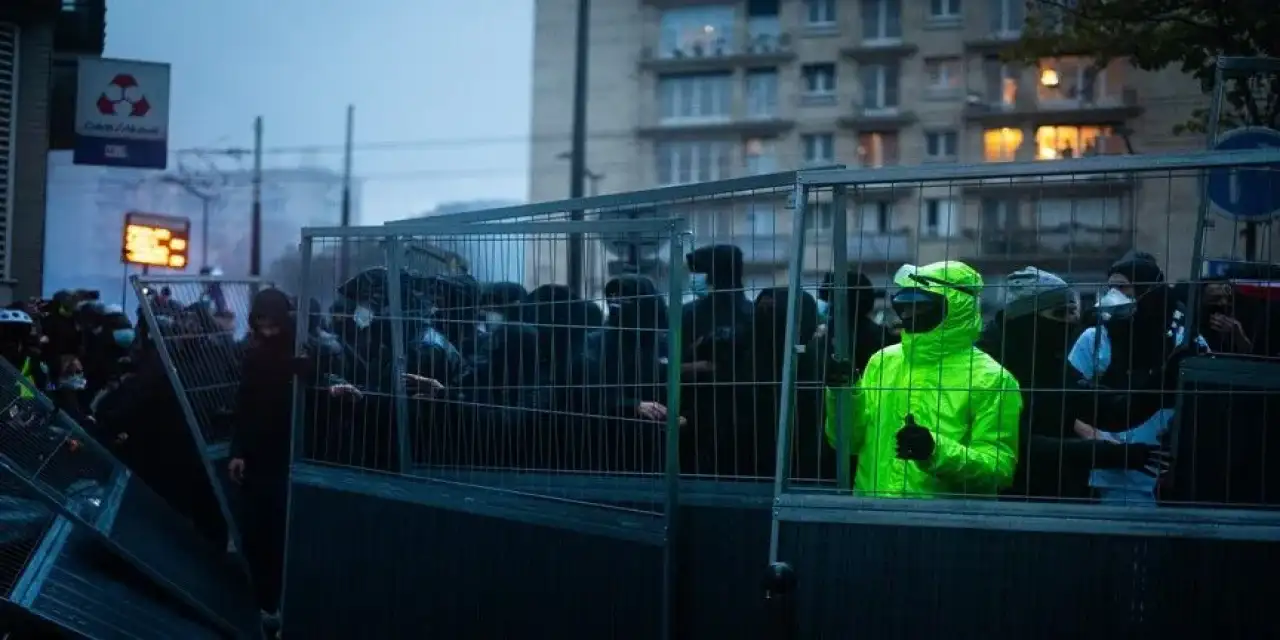 Paris'te yarından başlayarak 2 Kasım'a kadar kısmi sokağa çıkma yasağı uygulanacak