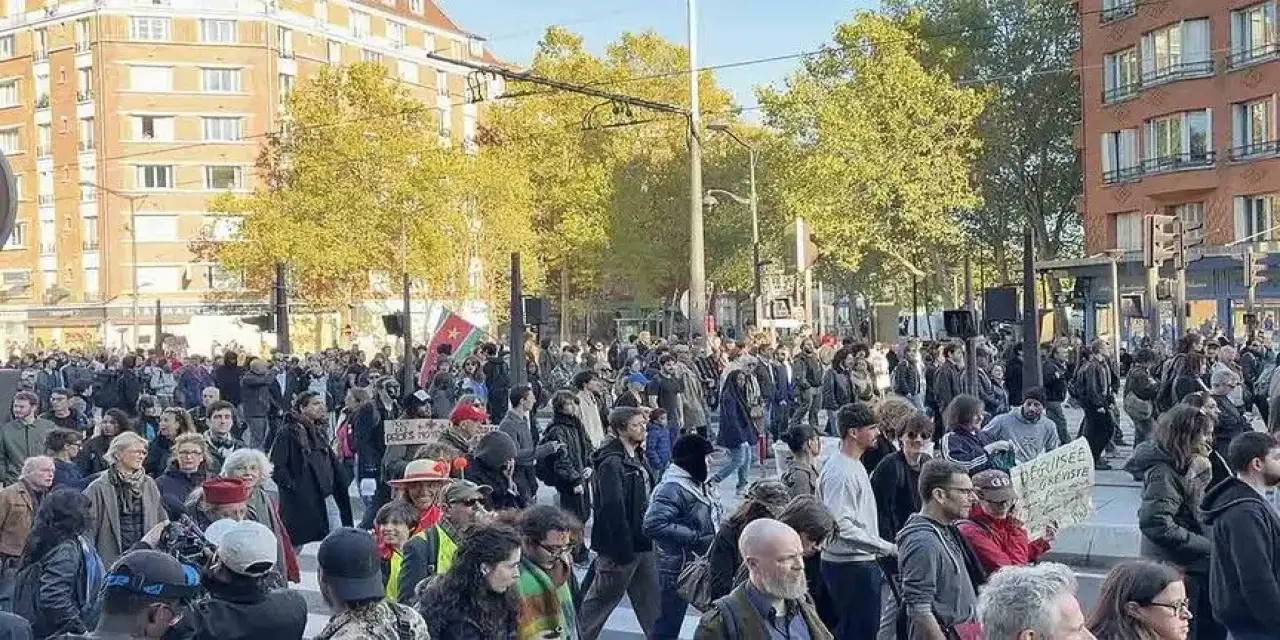 Fransa'da Sarı Yelekliler hayat pahalılığına karşı yeniden sokaklara çıktı