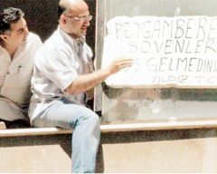 CHP'ye yumurtalı protesto