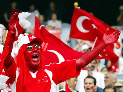 Futbolun değeri kitlelerin değersizliği