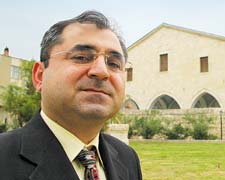 Papaz, asker istihbaratçı çıktı
