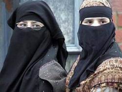 Rusya’da Müslüman Kadınlara "Terörist" Muamelesi!