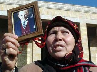 Atatürk ve Cellâdına Âşık Olan Muhafazakârlar