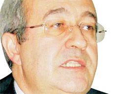 Üniversite personelinin parasını cebe attı