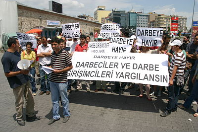 Darbe değil, özgürlük