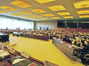 Enternasyonal CHP'siz toplandı