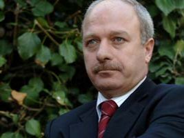 Sarızeybek Cumhuriyet yazarı çıktı
