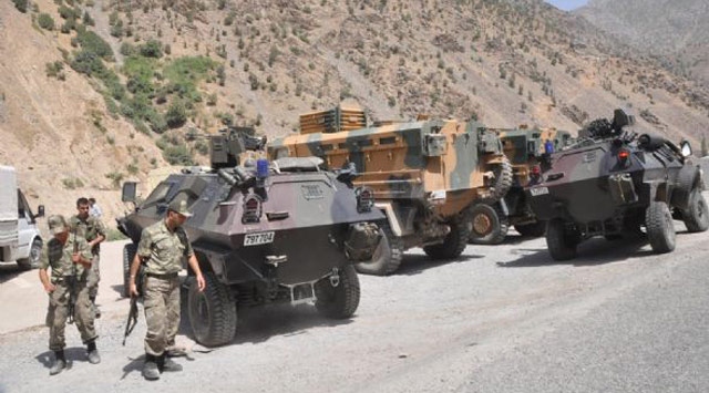 PKK, Hakkari'de Karakollara Saldırdı