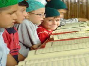 Diyanet'ten Diyarbakırlı Çocuklara Hediye Kur'an-ı Kerim