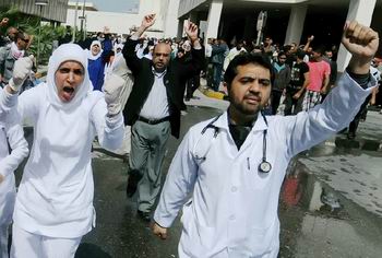 Bahreynli Sağlıkçılara Ceza Yağdı