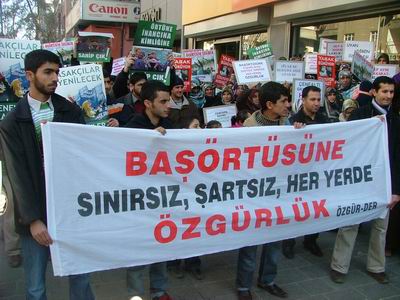 Diyarbakır Haykırdı: Başörtüsüne Şartsız, Her Yerde Özgürlük!