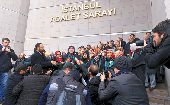 Başörtülü Avukata Hakimden Hakaret