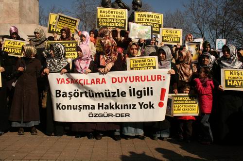 İstanbul’da başörtüsü eylemi
