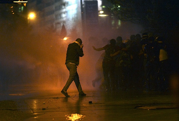 Polis Gezi Parkını Müdahale İle Boşalttı