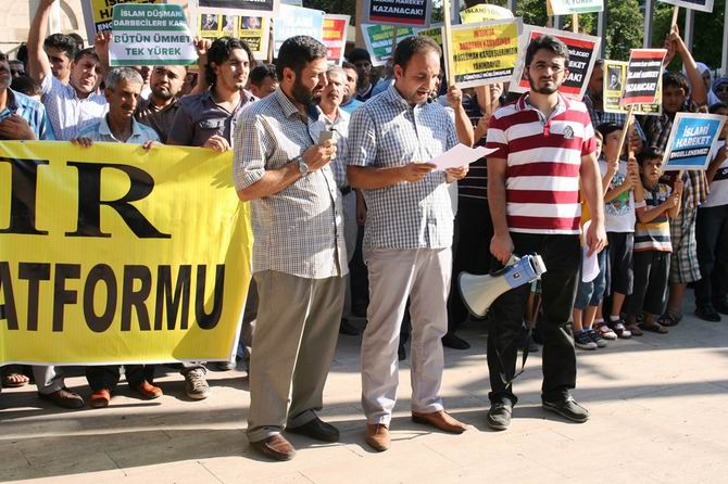 Antalya Mısır’daki Zalim Cuntayı Protesto Etti