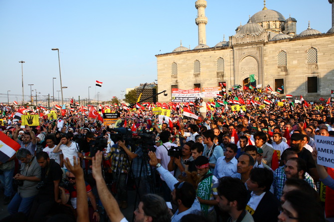Eminönünde Mısır Cuntasına Lanet Eylemi (FOTO)