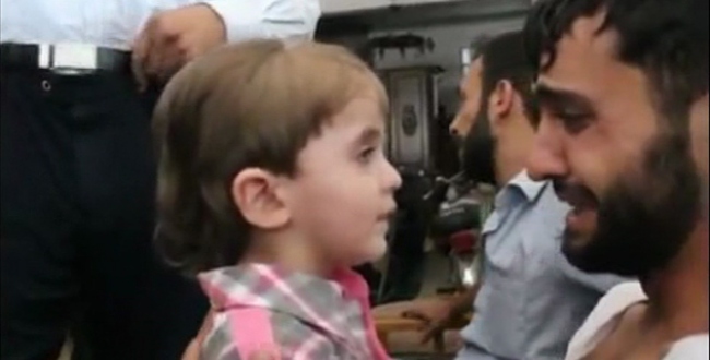 Çocuğuna Kavuşan Suriyeli Babanın Sevinci