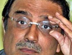 ‘Zardari Müşerref’i mumla aratacak’