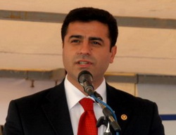 Demirtaş, Suriyeli Muhaliflere Düşmanlıkta Sınır Tanımıyor!