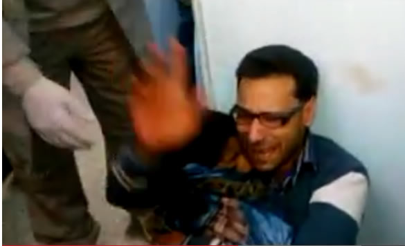 Oğlunun Cesedini Saatlerce Kucağında Taşıdı (VİDEO)