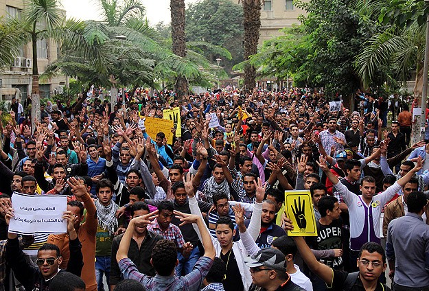 Mısır'da Darbe Karşıtı Gösteriler Sürüyor