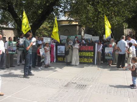 Bursa'da başörtüsü eylemi