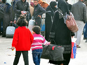 Türkiye'deki Suriyelilerin Sayısı 900 Bini Aştı