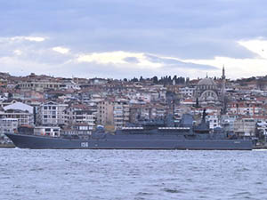 Rus Savaş Gemileri İstanbul Boğazından Geçti