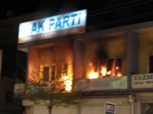AK Parti İlçe Başkanlığına Saldırı
