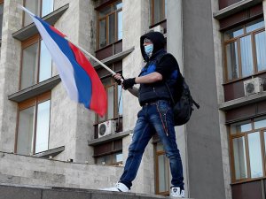 Rusya Yanlıları Donetsk Valiliği'ne Girdi