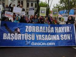 “Başörtüsü Mücadelesinden Vazgeçmeyeceğiz!”
