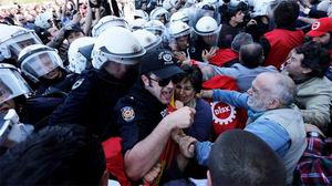 Gezi Parkı'ndaki DİSK Üyelerine Müdahale