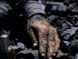 Faruk Çelik: Vicdanlar Kömürden Kara