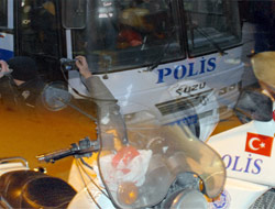 Diyarbakır'da Polis Aracına Saldırı