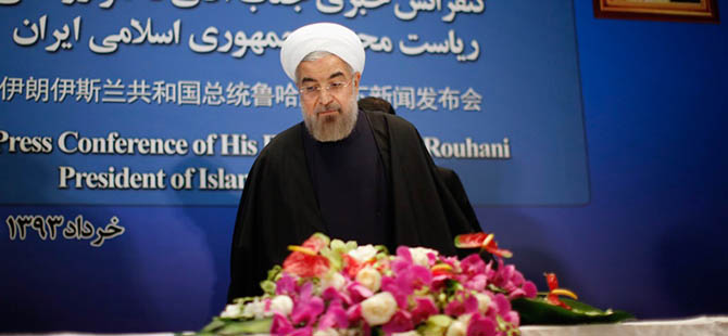 Ruhani, Ahmedinejad'ı Suçladı: ABD'nin Erişebileceği Yere Parayı Kimler Götürdü?
