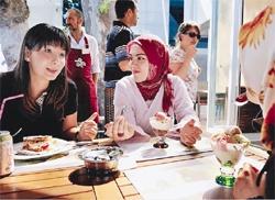 Laik kızlar Marx'ı Marks&Spencer sanıyor