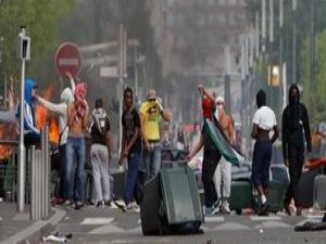 Fransa'da İsrail Karşıtı Göstericilere Hapis