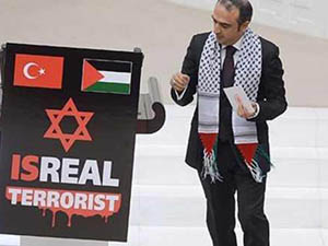 Meclis Kürsüsüne 'Terörist İsrail' Pankartı