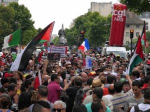 Paris'te Filistin İle Dayanışma Yürüyüşü