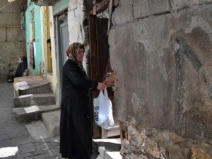 Özgür-Der Amasya’da Ramazan Kumanyası Dağıttı