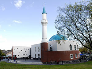 Avrupa'da Camiler Müslüman Karşıtı Saldırılara Hedef Oluyor