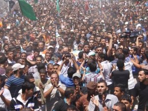 Şehit Komutanların Cenaze Törenine Binlerce Filistinli Katıldı