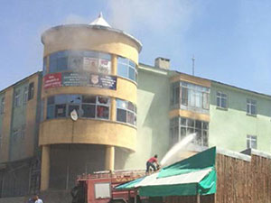 Varto’da AK Parti İlçe Binası Ateşe Verildi