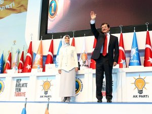 AK Parti'de Davutoğlu 1.382 Oyla Genel Başkan Seçildi