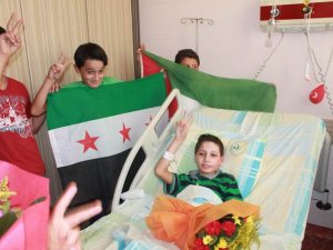 Suriyeli Çocuklar Gazzeli Yaralıları Ziyaret Etti
