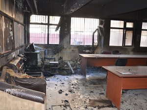 Diyarbakır'da Üç Okul Yakıldı