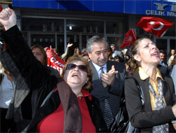 Vakit Çalışanları ile CHP'liler Arasında Gerginlik