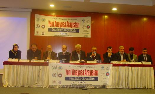 Yeni Anayasa Arayışları Tartışıldı