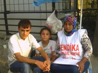 Başörtülü Kadın İşçinin Sesini Duyacak mıyız?